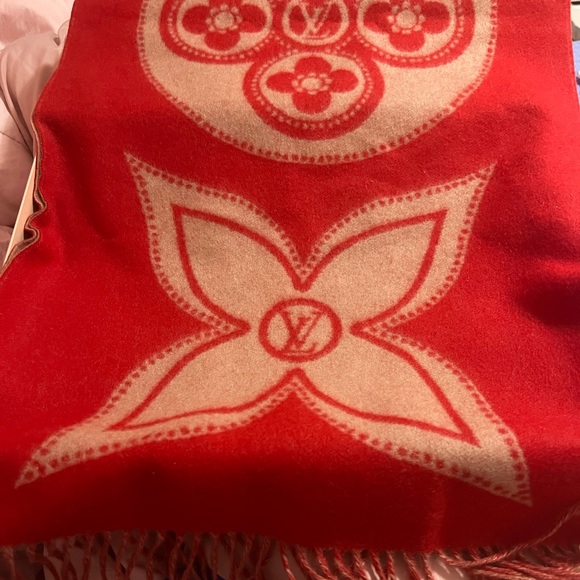 LV lunar new year rabbit scarf 🧣 🐇🧧 - Picture 2 of 7